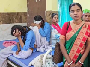 Accident : स्कूल वैन हुई दुर्घटनाग्रस्त, 28 बच्चें थे सवार, कई घायल 1 LIvekhabhar | Chhattisgarh News