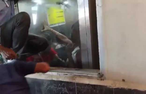 Raipur : रायपुर रेलवे स्टेशन के लिफ्ट में फसे कई यात्री, मचा हड़कंप 1 LIvekhabhar | Chhattisgarh News