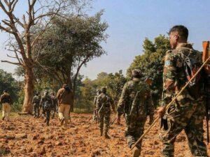 CG Naxalite Encounter: बीजापुर में पुलिस-नक्सली मुठभेड़, DRG के 2 जवान घायल, रायपुर एयरलिफ्ट 1 LIvekhabhar | Chhattisgarh News